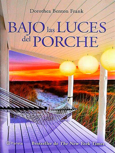Bajo las luces del porche