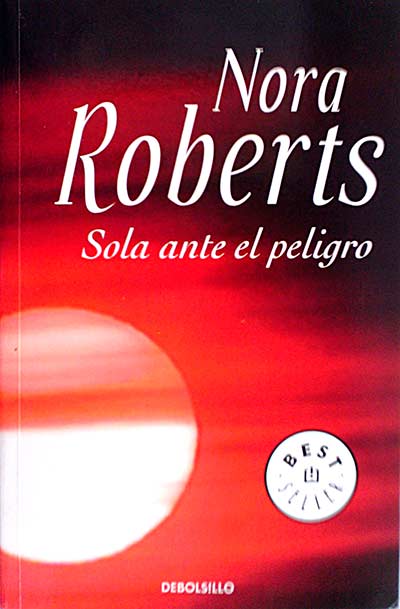Sola ante el peligro