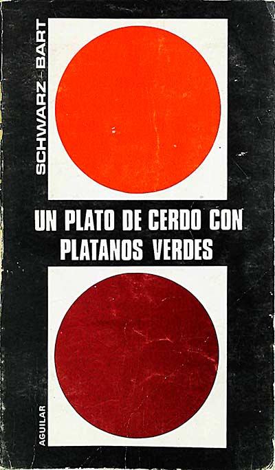 Un plato de cerdo con plátanos verdes